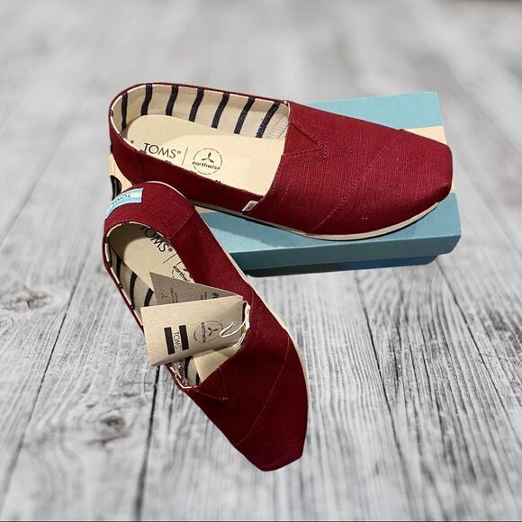 Tom’s New With Box - Picture 2 of 3